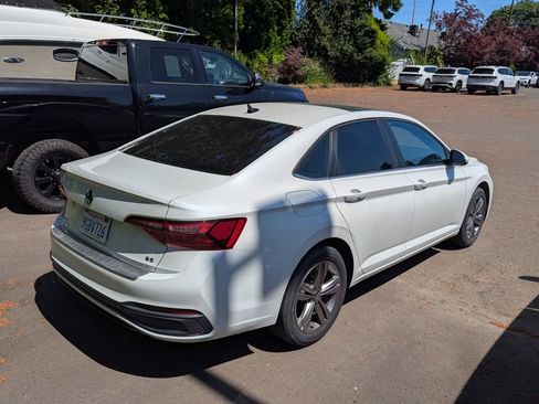 Used 2023 Volkswagen Jetta SE w/ Panoramic Sunroof Package FWD image 7