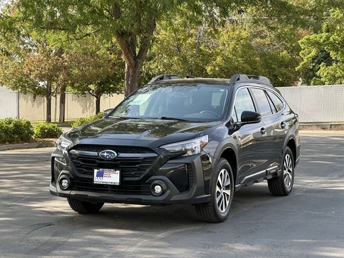 Used 2023 Subaru Outback Premium AWD/4WD image 9