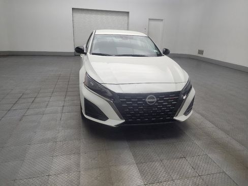 Used 2025 Nissan Altima 2.5 SR FWD image 14