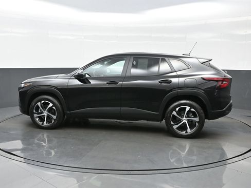 Used 2024 Chevrolet Trax RS w/ Driver Confidence Package FWD image 4