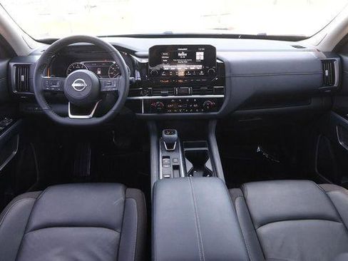 Used 2025 Nissan Pathfinder SL w/ SL Premium Package image 24