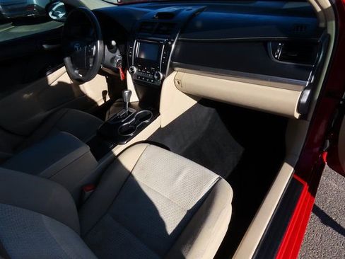 Used 2013 Toyota Camry LE image 10
