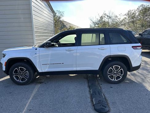 Used 2022 Jeep Grand Cherokee Trailhawk image 3
