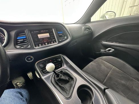 Used 2016 Dodge Challenger R/T Scat Pack w/ Leather Interior Group image 22