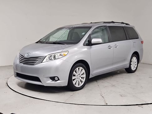 Used 2017 Toyota Sienna XLE AWD/4WD image 1