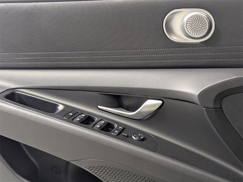New 2025 Hyundai Elantra SE image 14