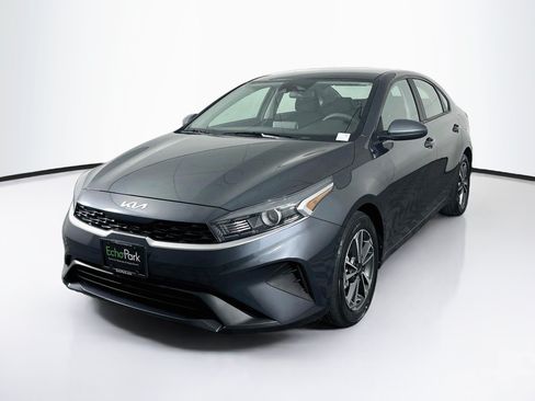 Used 2023 Kia Forte LXS FWD image 3