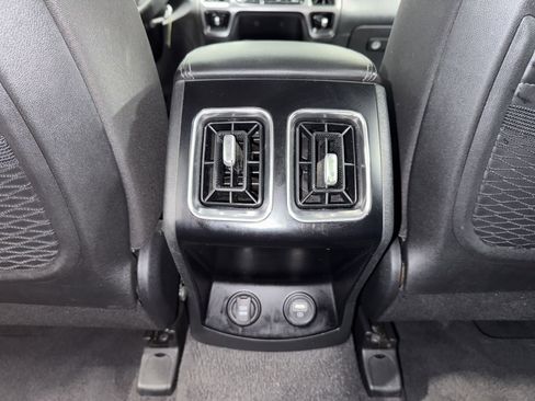 Used 2023 Kia Sorento LX FWD image 16