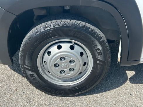 Used 2023 RAM ProMaster 2500 w/ Convenience Group image 17