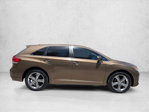 Used 2010 Toyota Venza FWD image 4
