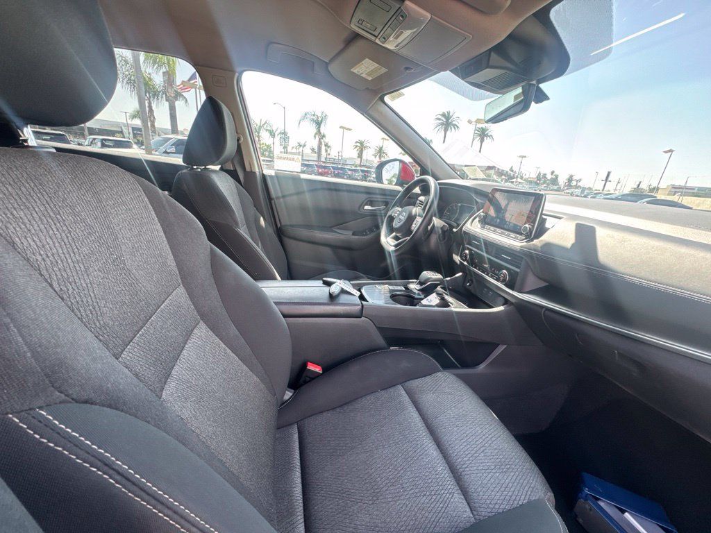 Used 2024 Nissan Rogue SV FWD image 8