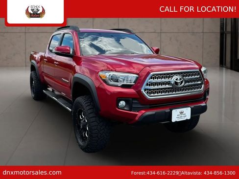 Used 2017 Toyota Tacoma TRD Off-Road AWD/4WD image 7