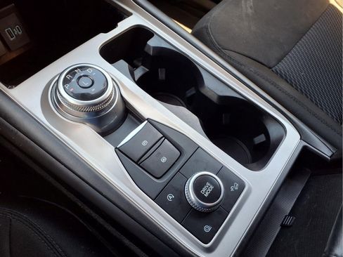 Used 2024 Ford Explorer XLT AWD/4WD image 19