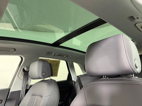 Used 2023 Audi Q5 2.0T Premium w/ Convenience Package image 15