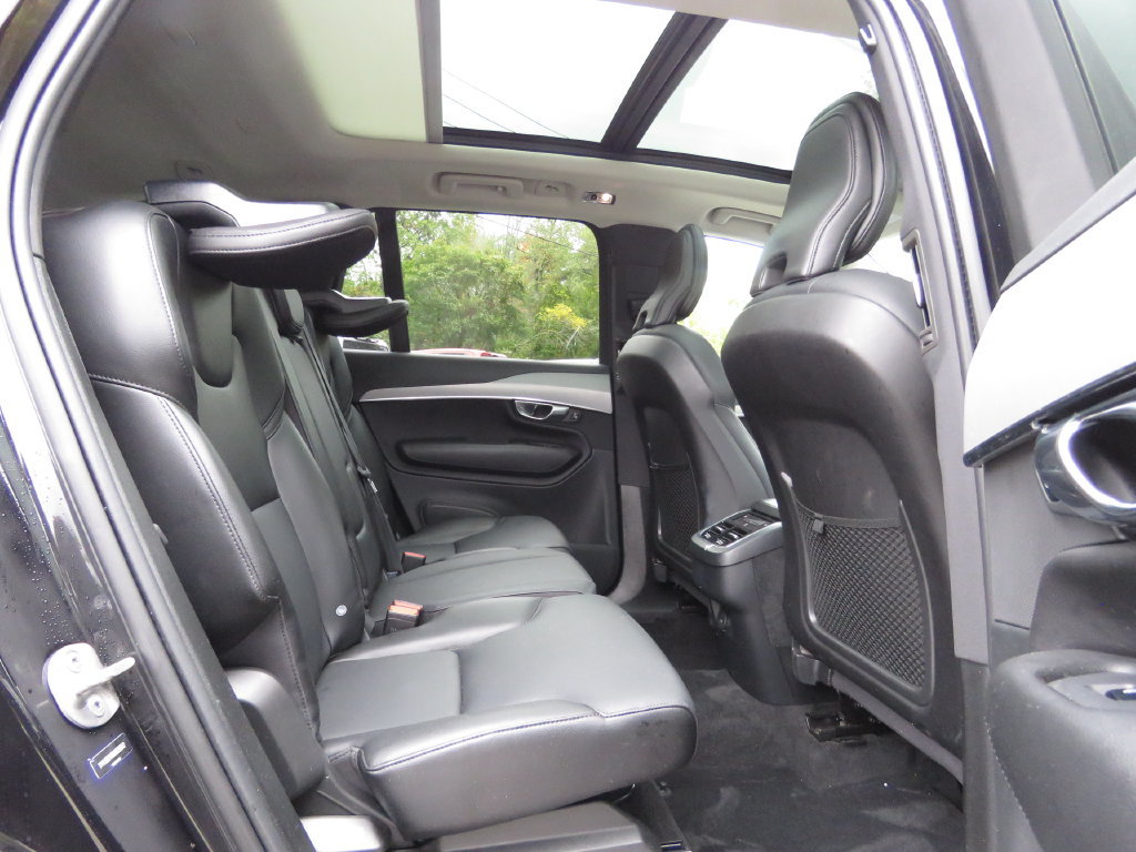 Used 2022 Volvo XC90 T5 Momentum AWD/4WD image 16