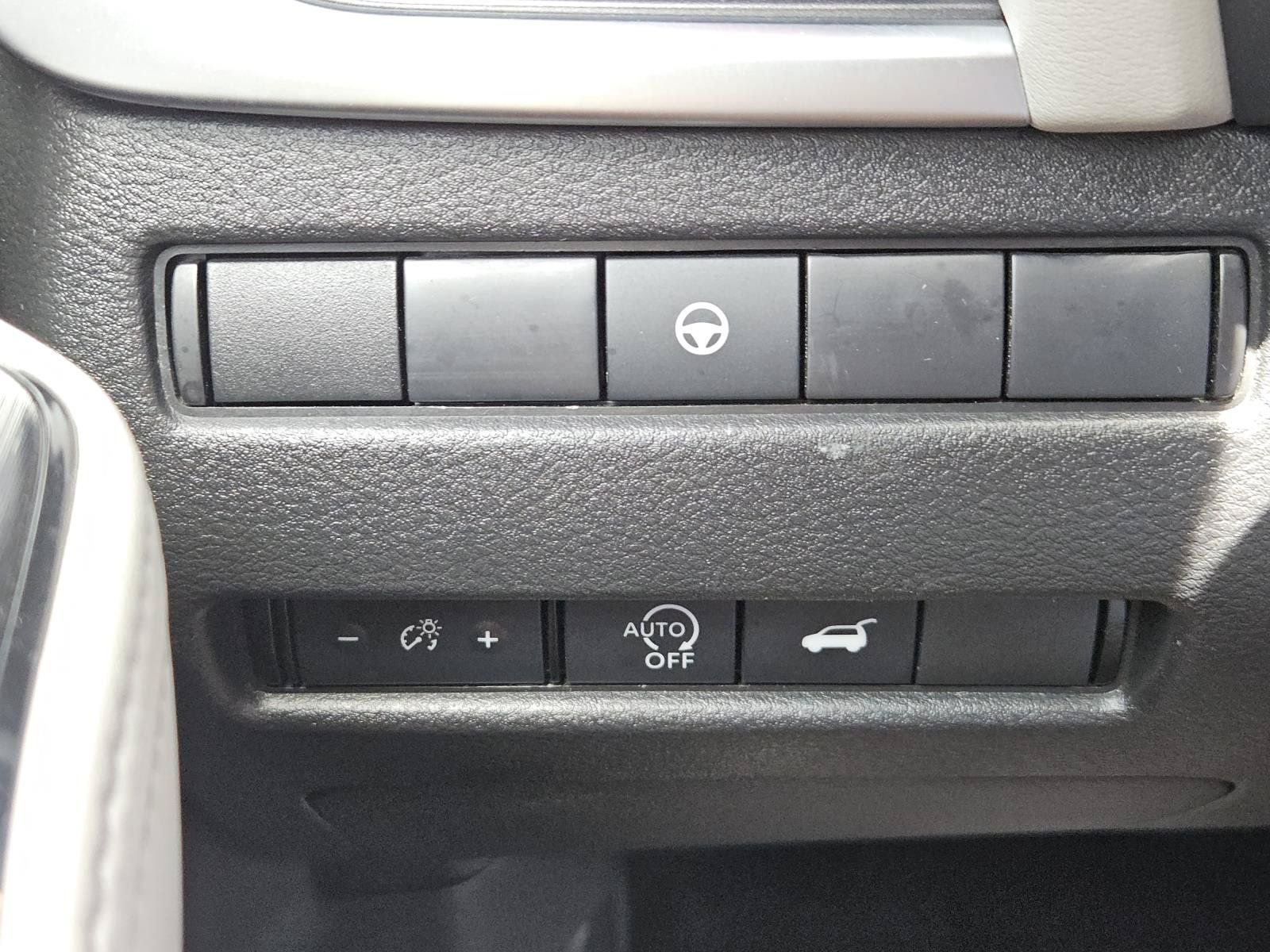 Used 2025 Nissan Rogue SV AWD/4WD image 19