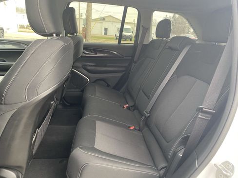 Used 2022 Jeep Grand Cherokee Laredo w/ Luxury Tech Group I AWD/4WD image 28