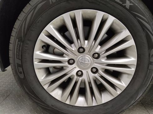 Used 2015 Chrysler Town & Country Touring-L w/ Driver Convenience Group FWD image 31