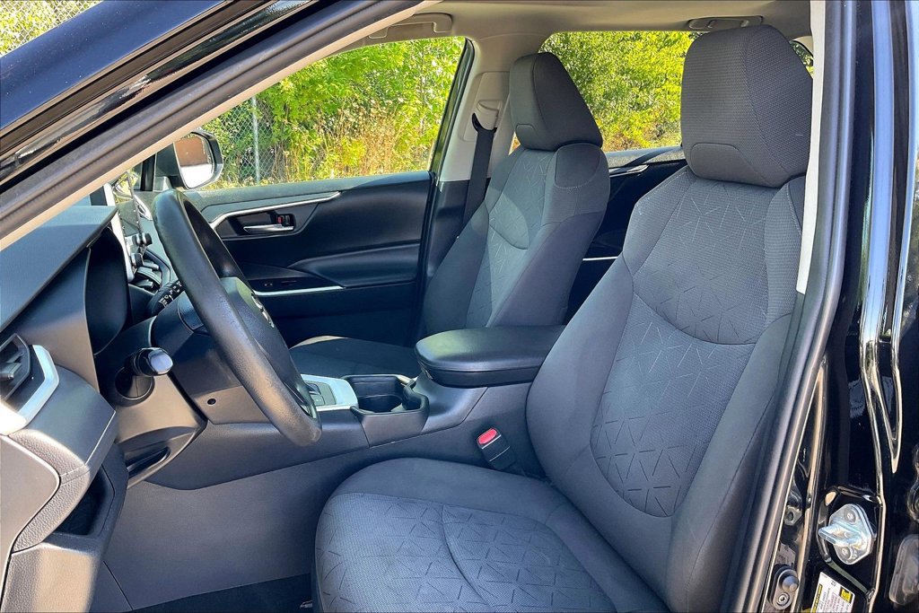Used 2021 Toyota RAV4 XLE w/ Convenience Package AWD/4WD image 25