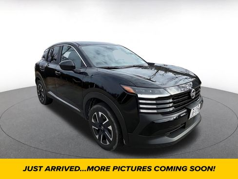 Used 2025 Nissan Kicks SV image 1