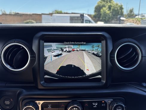 Certified 2023 Jeep Wrangler Unlimited Rubicon 4xe AWD/4WD image 9