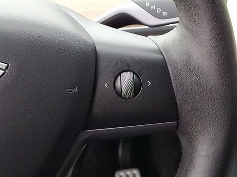 Used 2022 Tesla Model Y Performance image 32