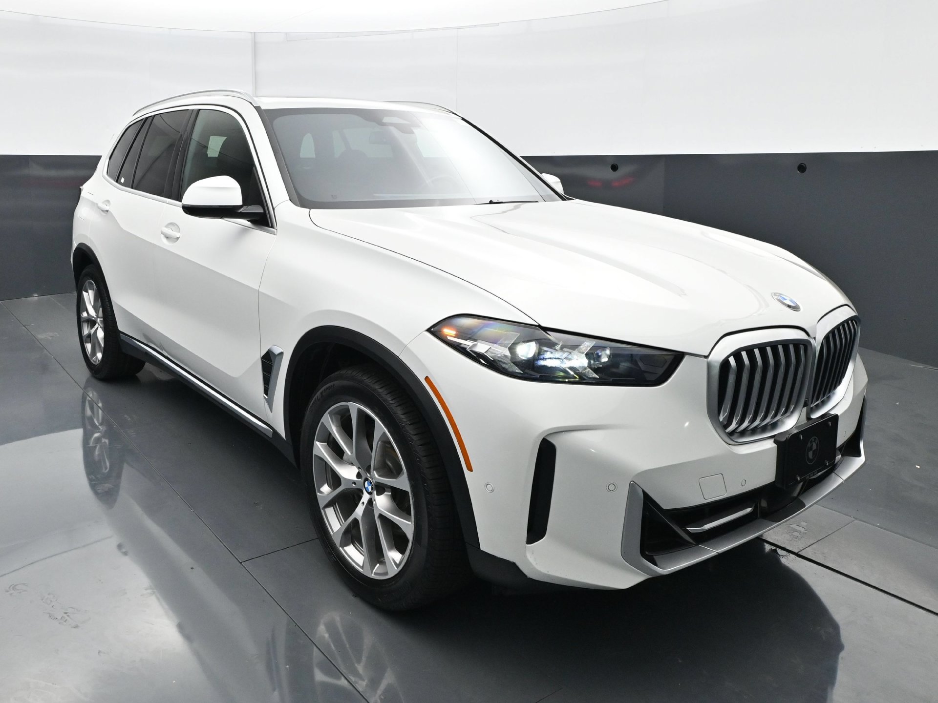 Used 2024 BMW X5 xDrive40i AWD/4WD image 11