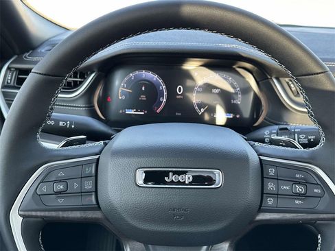 New 2025 Jeep Grand Cherokee Limited image 14