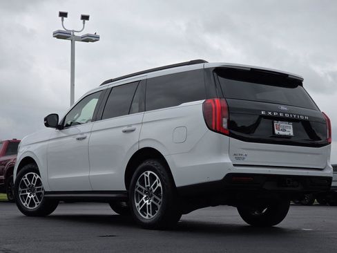 Used 2025 Ford Expedition Active AWD/4WD image 17