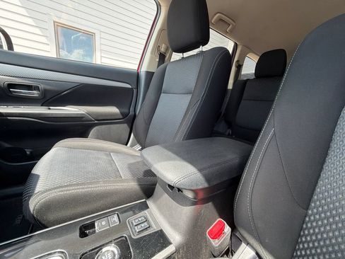 Used 2018 Mitsubishi Outlander SE AWD/4WD image 21
