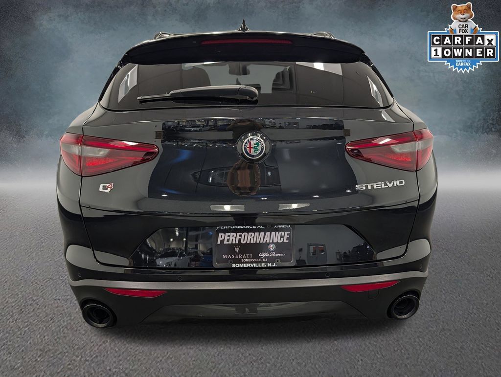 Used 2023 Alfa Romeo Stelvio Sprint AWD/4WD image 5