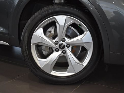 Used 2023 Audi Q5 2.0T Premium Plus w/ Premium Plus Package AWD/4WD image 2