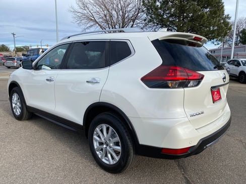 Certified 2020 Nissan Rogue SV image 3