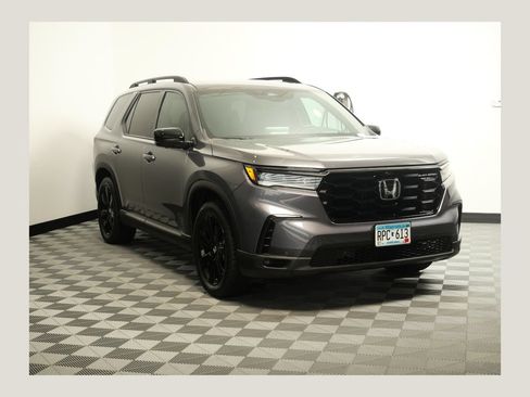 Used 2025 Honda Pilot Black Edition image 1