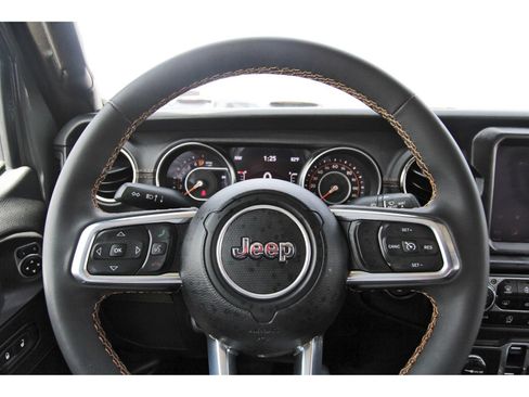 Used 2023 Jeep Gladiator Overland AWD/4WD image 17