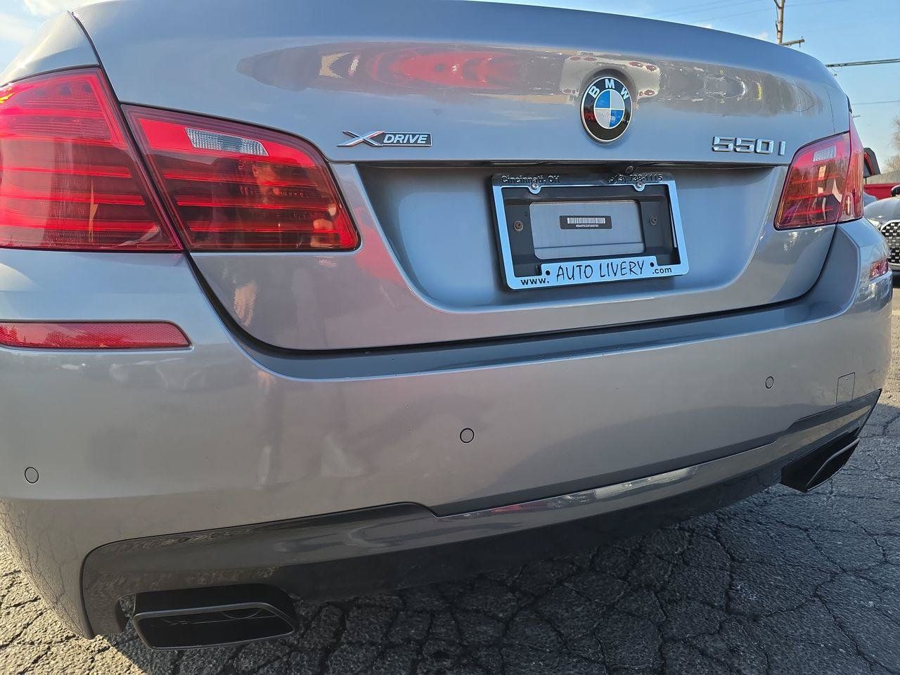 Used 2015 BMW 550i xDrive Sedan AWD/4WD image 32