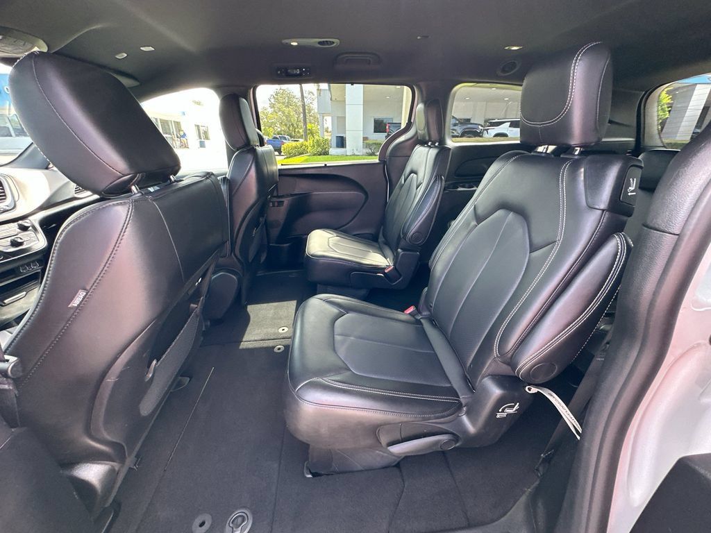 Used 2025 Chrysler Pacifica Select FWD image 22