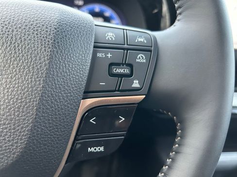 Used 2025 Toyota Crown Signia image 21