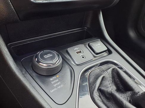 Certified 2020 Jeep Cherokee Limited AWD/4WD image 15