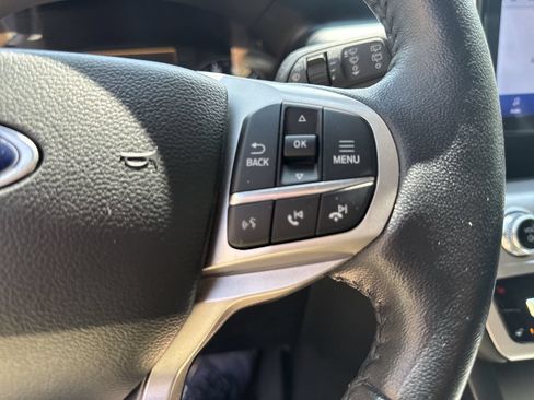 Used 2023 Ford Explorer XLT w/ Equipment Group 202A AWD/4WD image 23