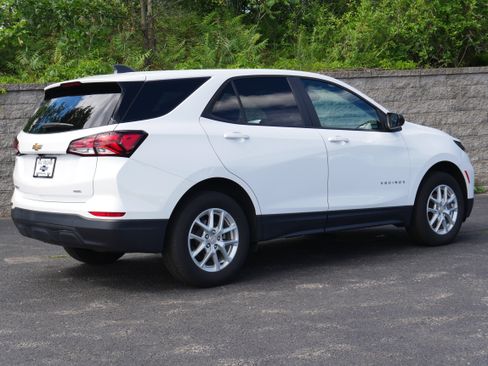 Certified 2024 Chevrolet Equinox LS w/ LS Convenience Package AWD/4WD image 7