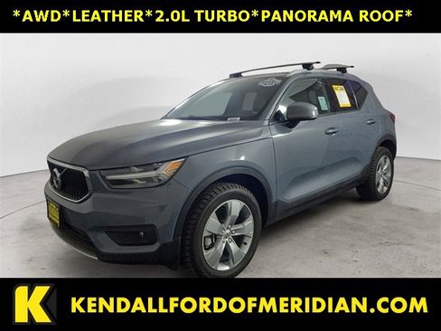 Used 2022 Volvo XC40 T5 Momentum image 1