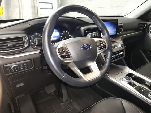 Used 2022 Ford Explorer XLT w/ Equipment Group 202A image 25