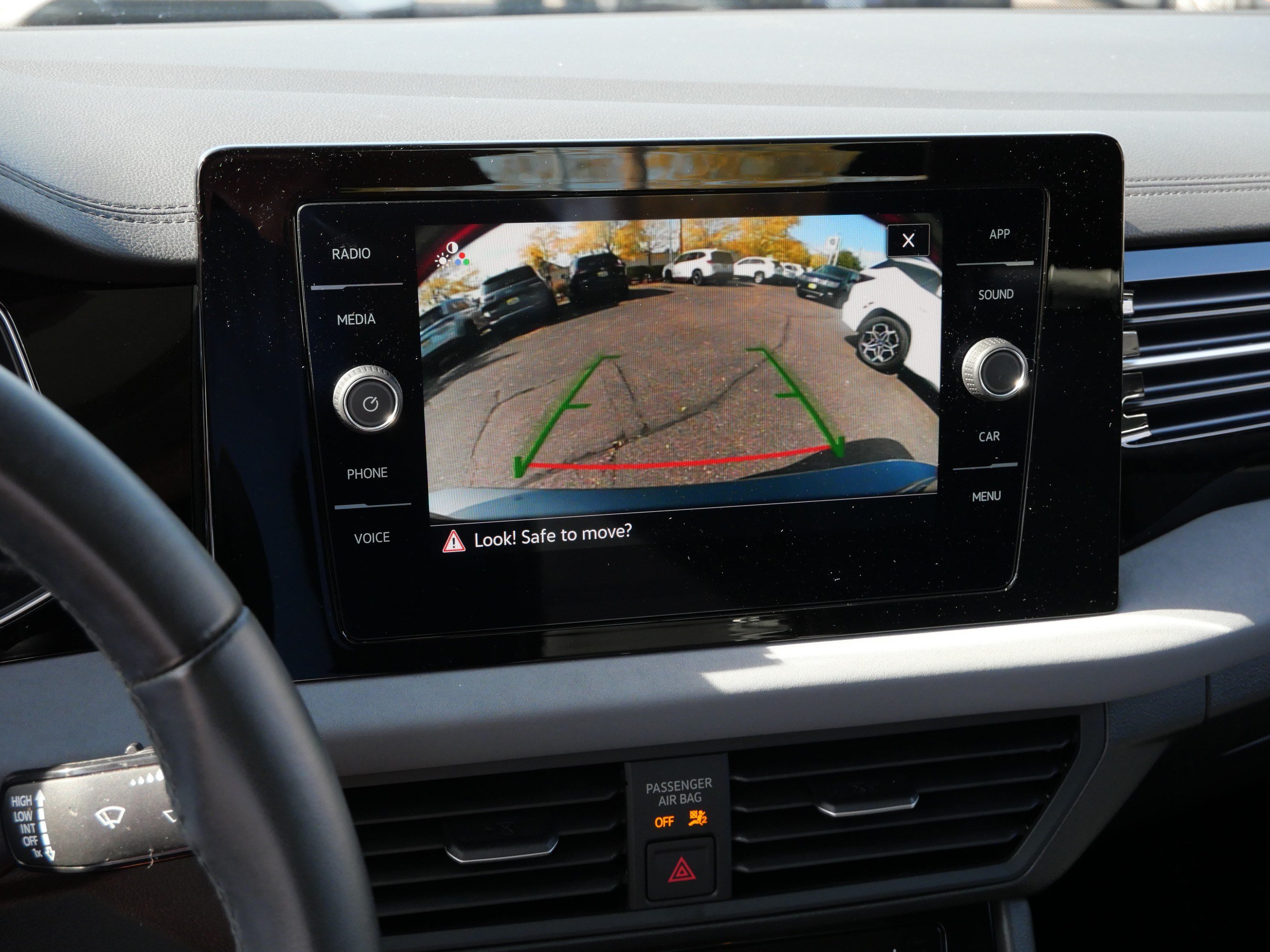 Certified 2025 Volkswagen Jetta SE w/ Sunroof Package FWD image 29