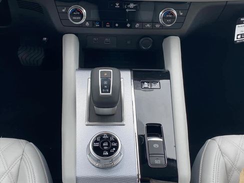 New 2025 Mitsubishi Outlander SEL image 7