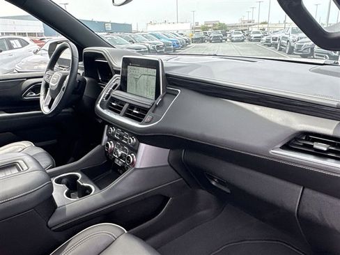 Used 2023 GMC Yukon XL SLT AWD/4WD image 30
