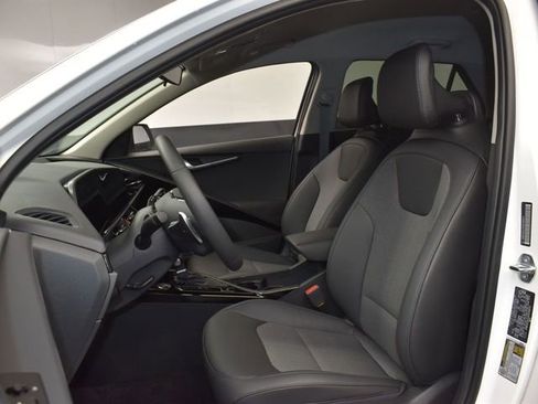 Used 2025 Kia Niro EX image 9