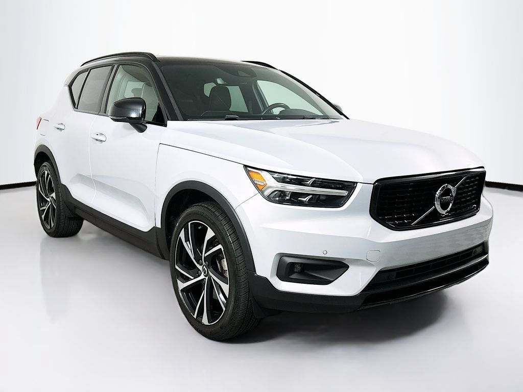 Used 2020 Volvo XC40 T4 R-Design w/ Protection Package Premier FWD image 2