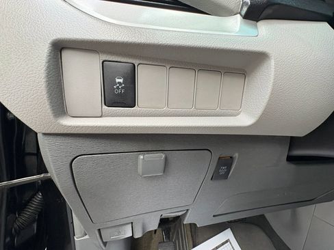 Used 2015 Toyota Sienna LE FWD image 39