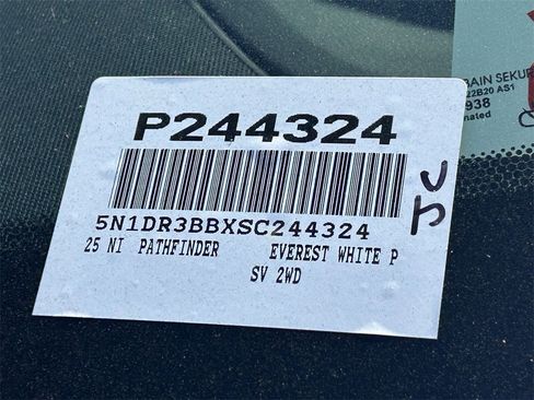 Used 2025 Nissan Pathfinder SV w/ SV Premium Package image 33